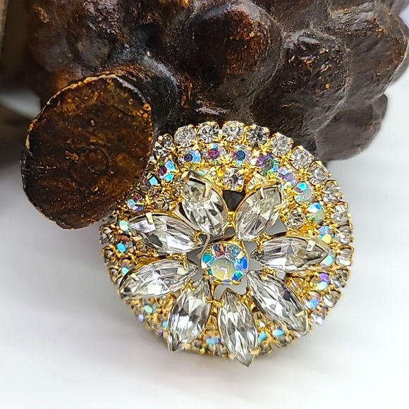 Brilliant Faceted Rhinestone Floral Brooch! An Unsigned Aurora Borealis Gem! - Picture 8 of 11